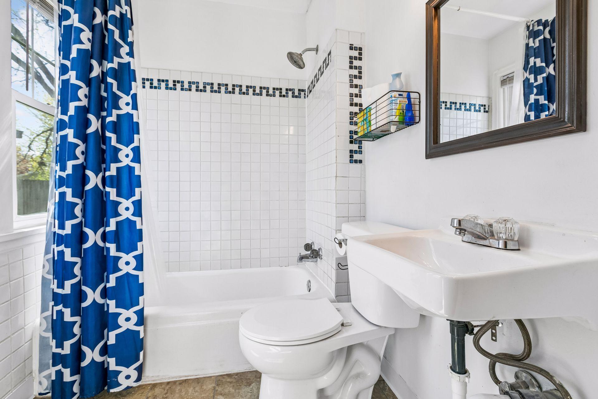 1505 Sherburne Avenue - Bath Down.jpg