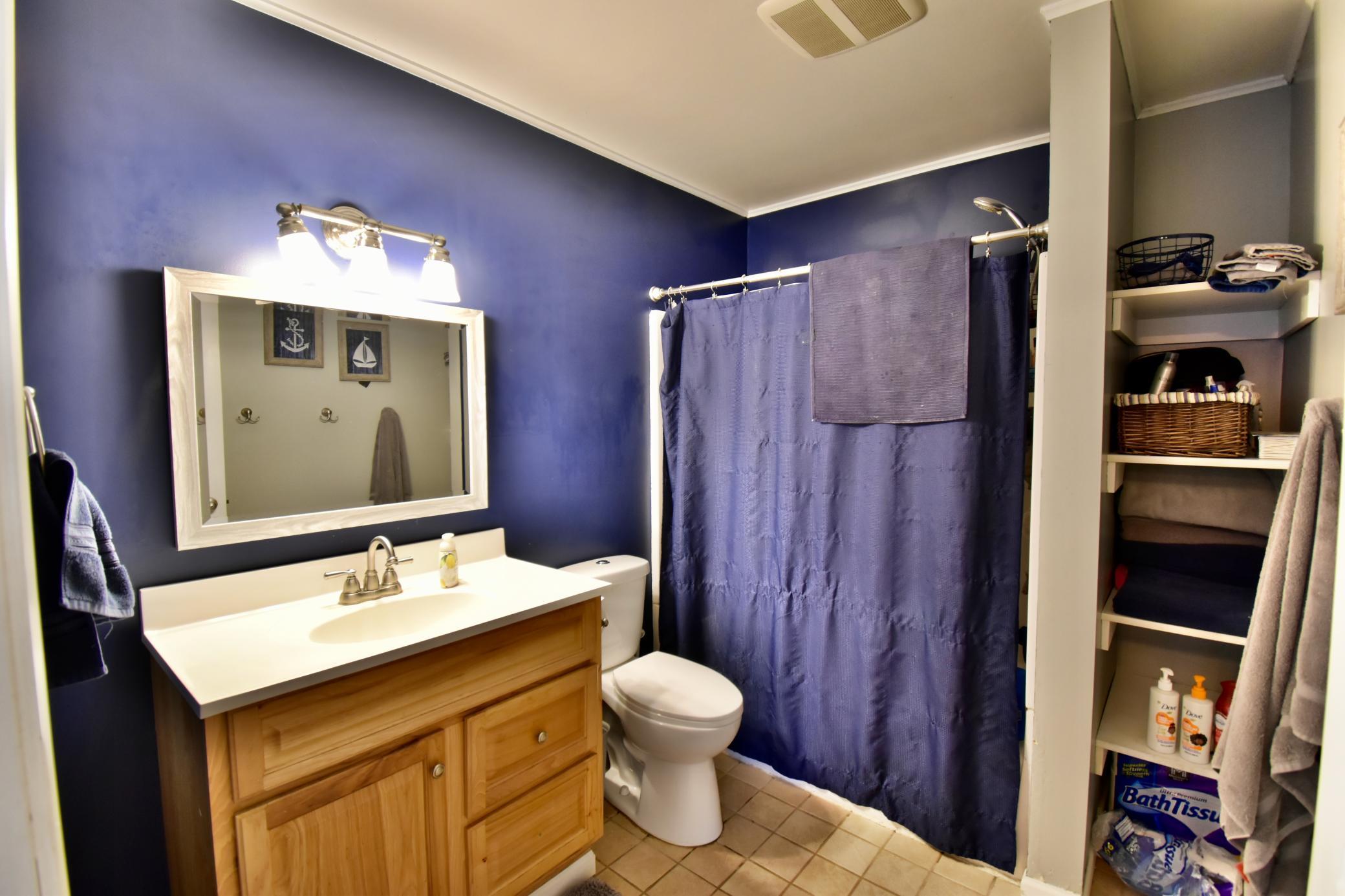 Bathroom - Main floor