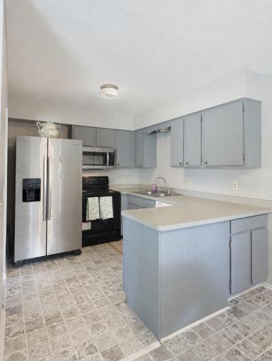 Kitchen (main level)