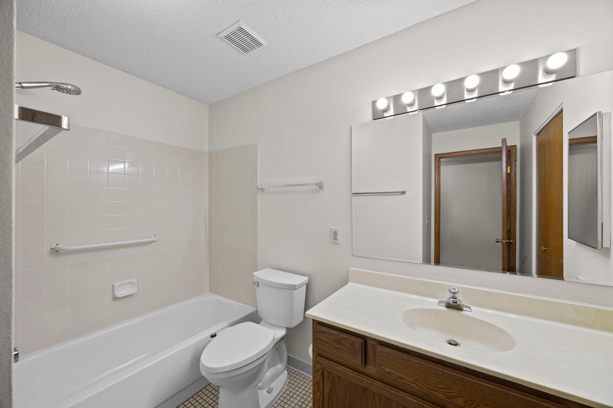 Full bathroom on the main level.