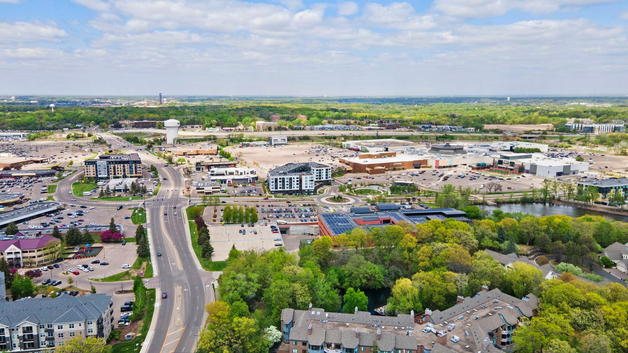 Awesome location within walking distance to Ridgedale Mall, Target, YMCA, grocery shopping at Whole Foods, Minnetonka Twp Loops Trails Corridor, and so much more!