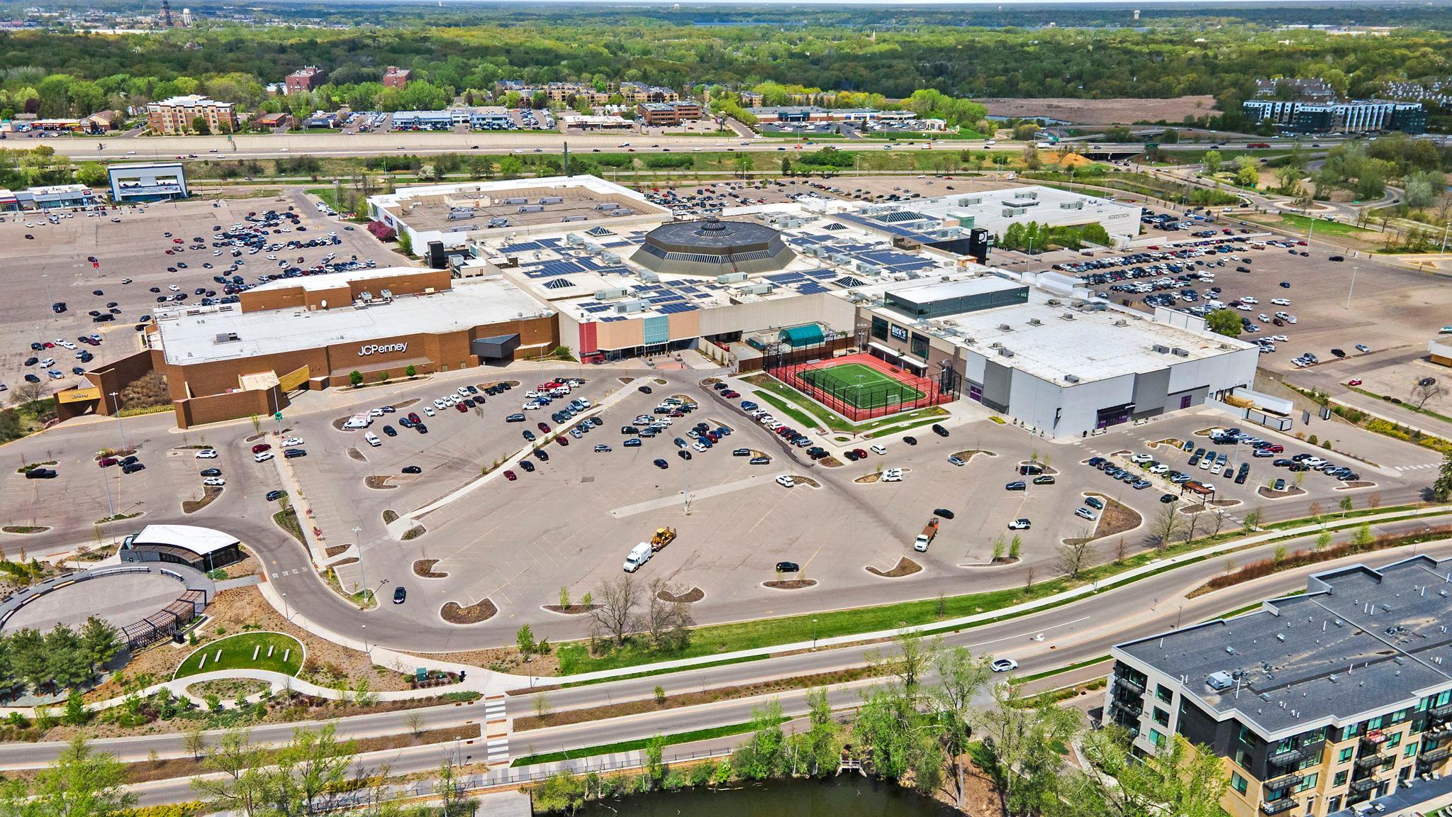 Awesome location within walking distance to Ridgedale Mall, Target, YMCA, grocery shopping at Whole Foods, Minnetonka Twp Loops Trails Corridor, and so much more!