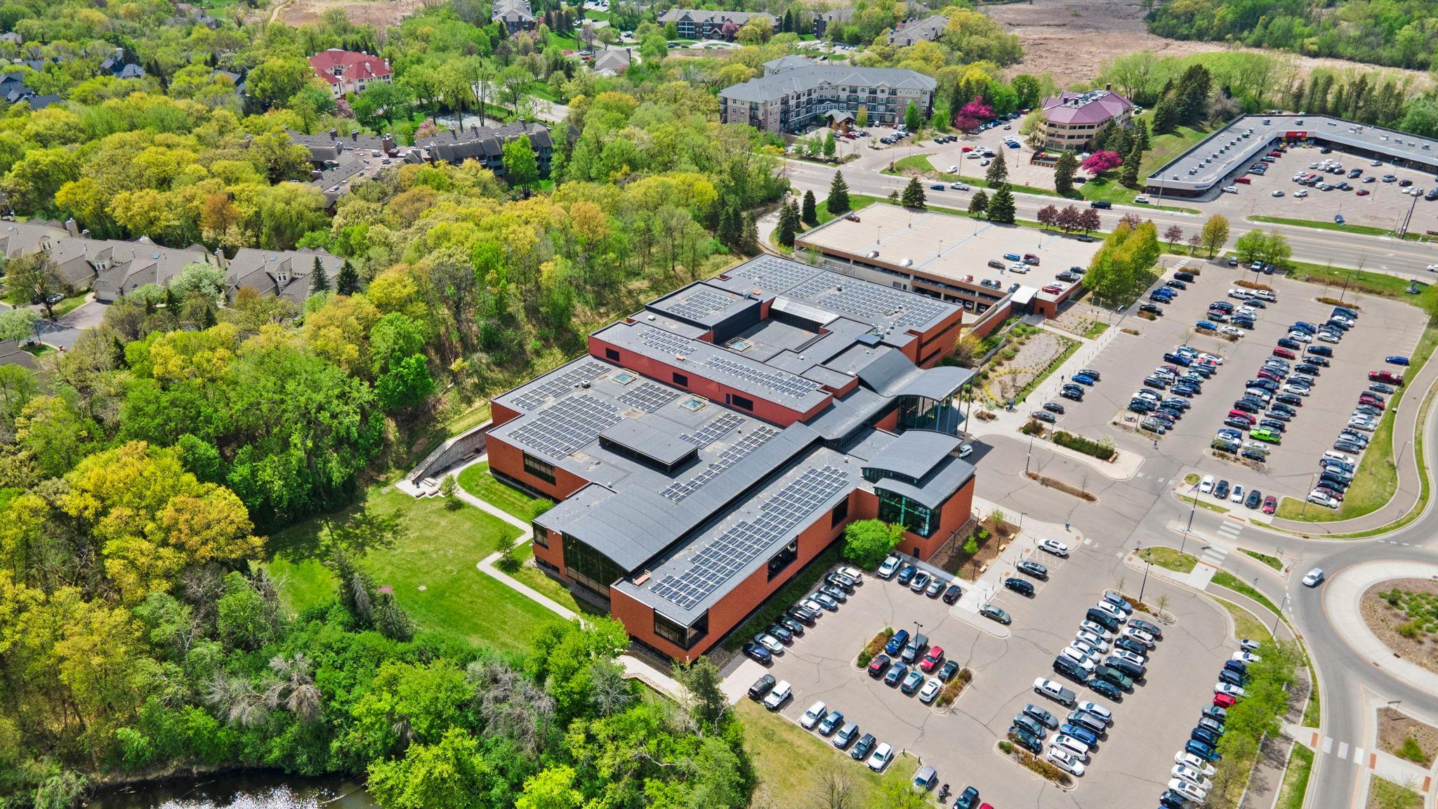 Awesome location within walking distance to Ridgedale Mall, Target, YMCA, grocery shopping at Whole Foods, Minnetonka Twp Loops Trails Corridor, and so much more!