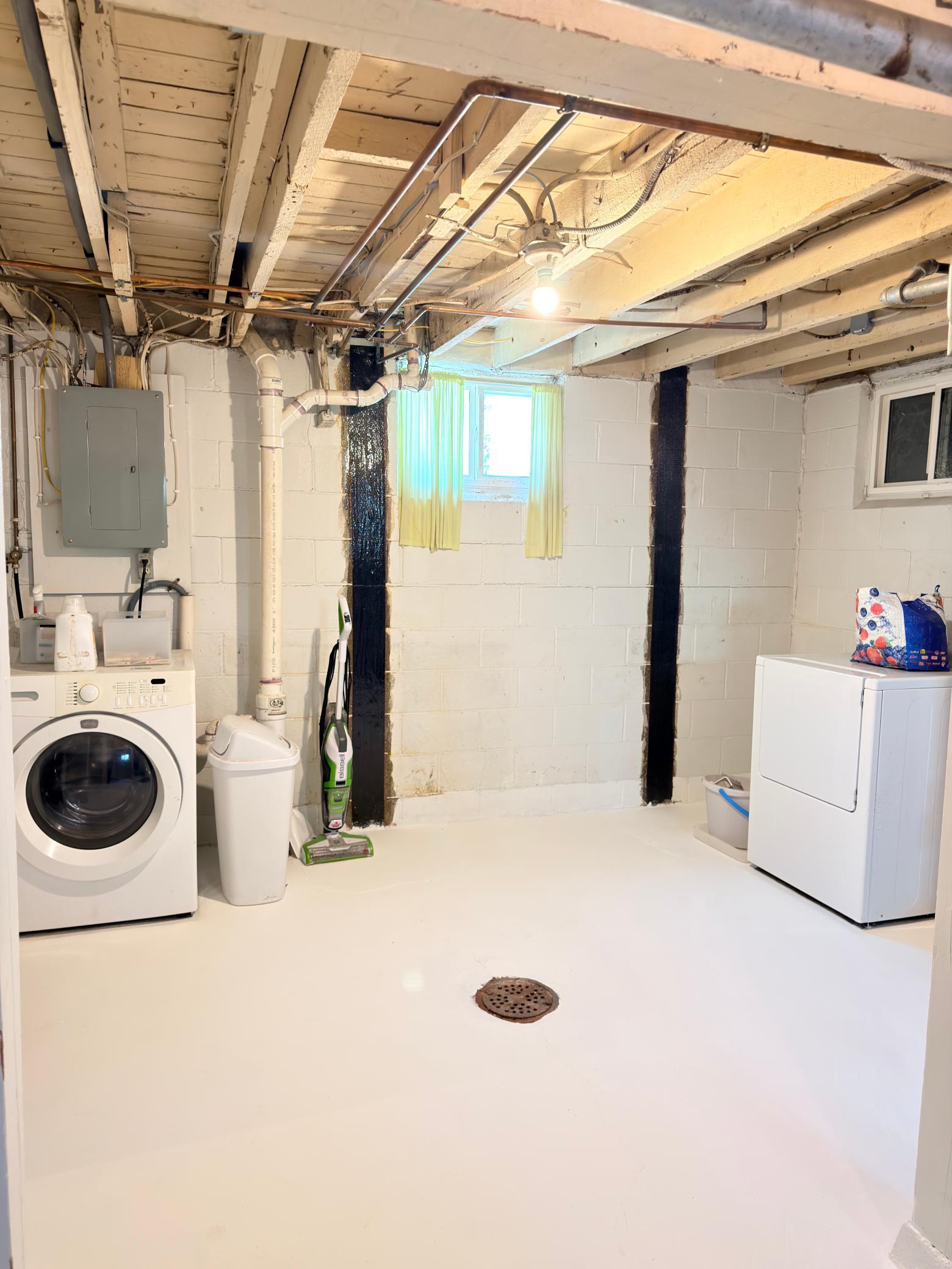 Bsmt Laundry.jpg