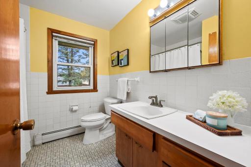 2245 Mapleview Avenue, Saint Paul, MN 55109