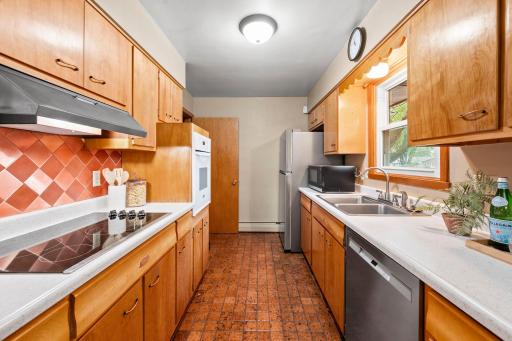 2245 Mapleview Avenue, Saint Paul, MN 55109
