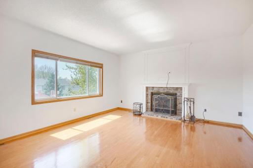 16813 Hutchinson Drive, Lakeville, MN 55044