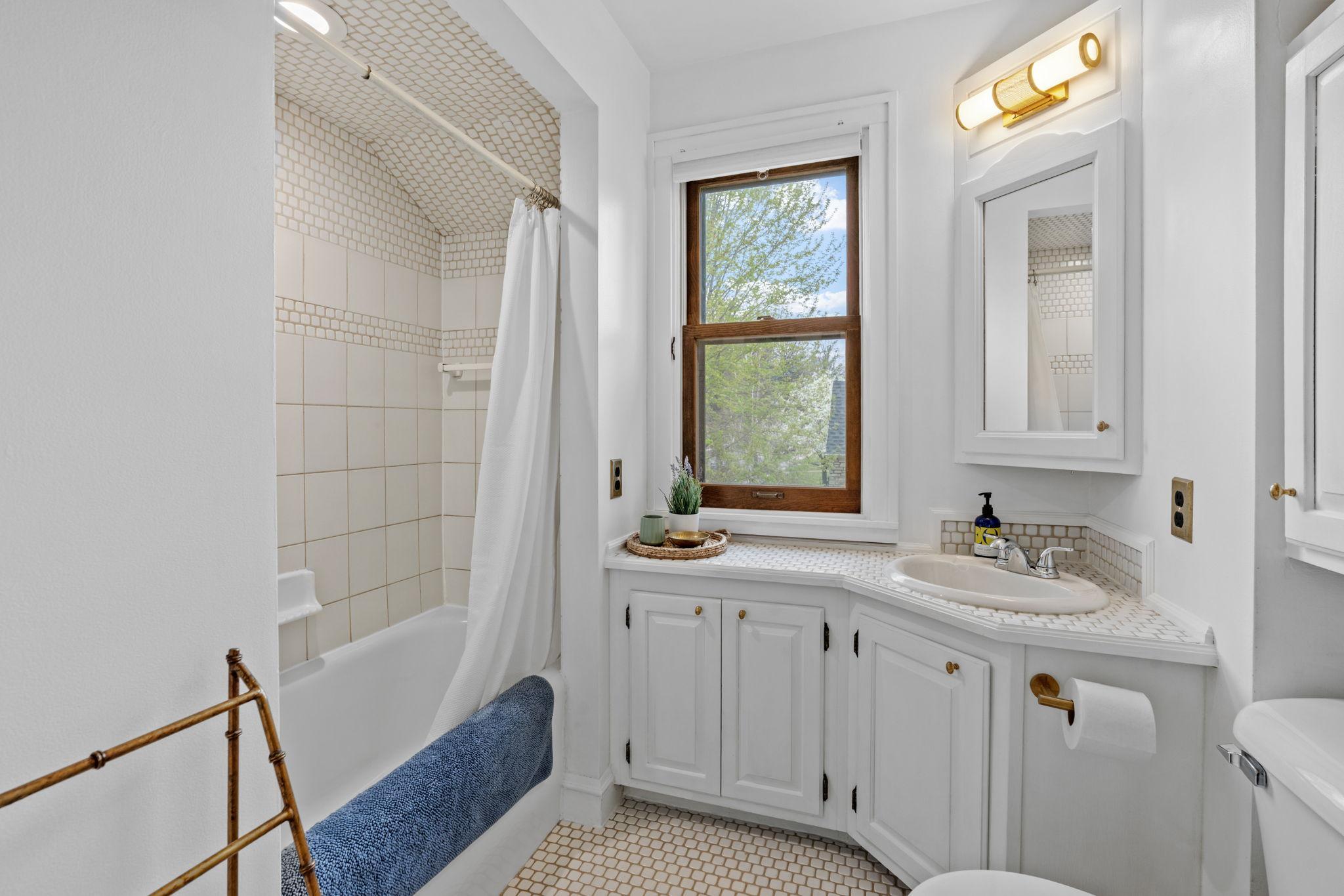 Light-filled upper-level full bath with timeless style!