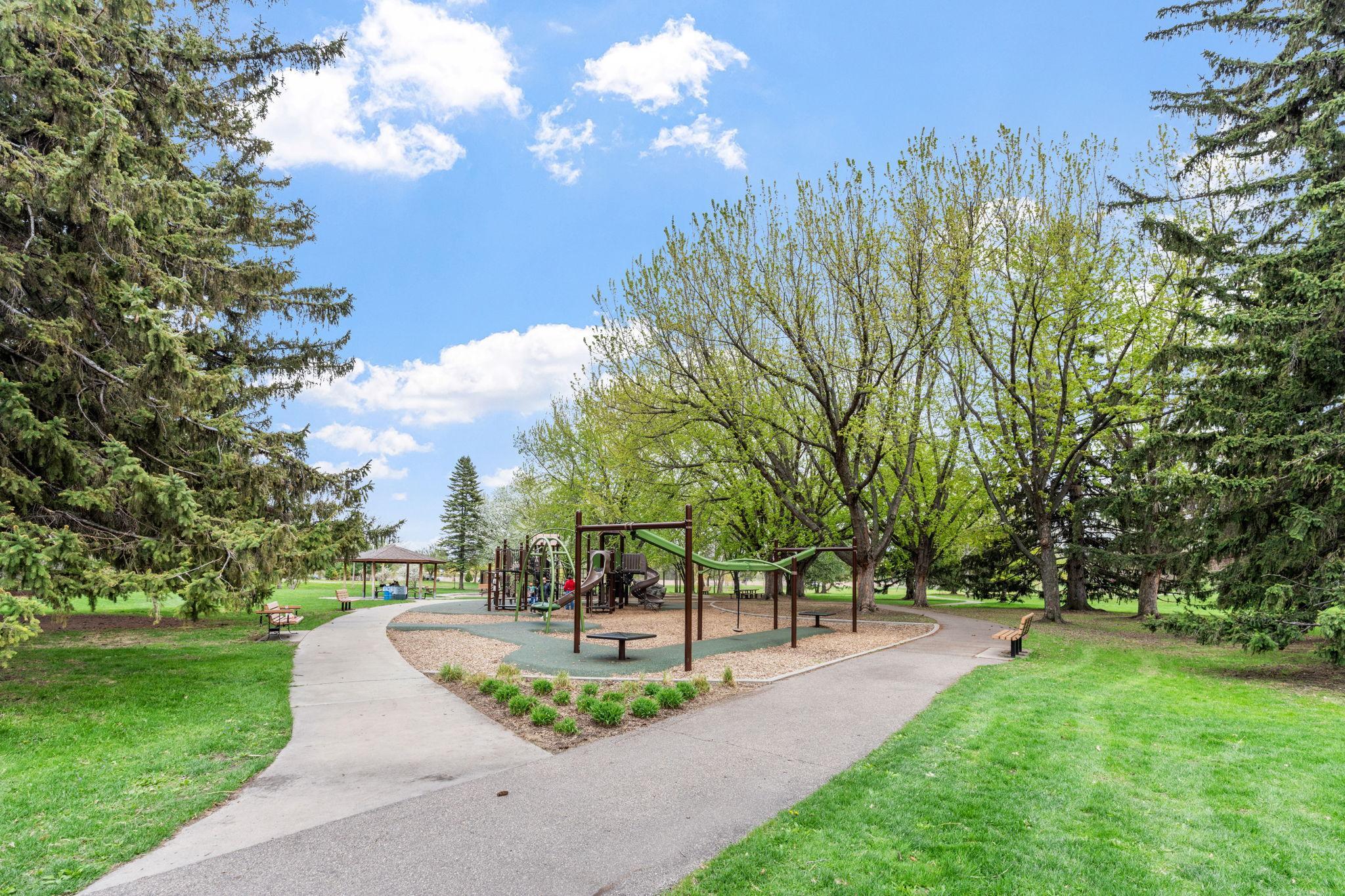 Outdoor recreation right at your doorstep with nearby Lake Nokomis trails and Triangle Park!