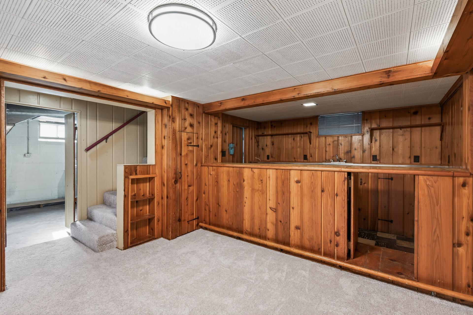 Have tons of fun entertaining in this lower level with new carpet!