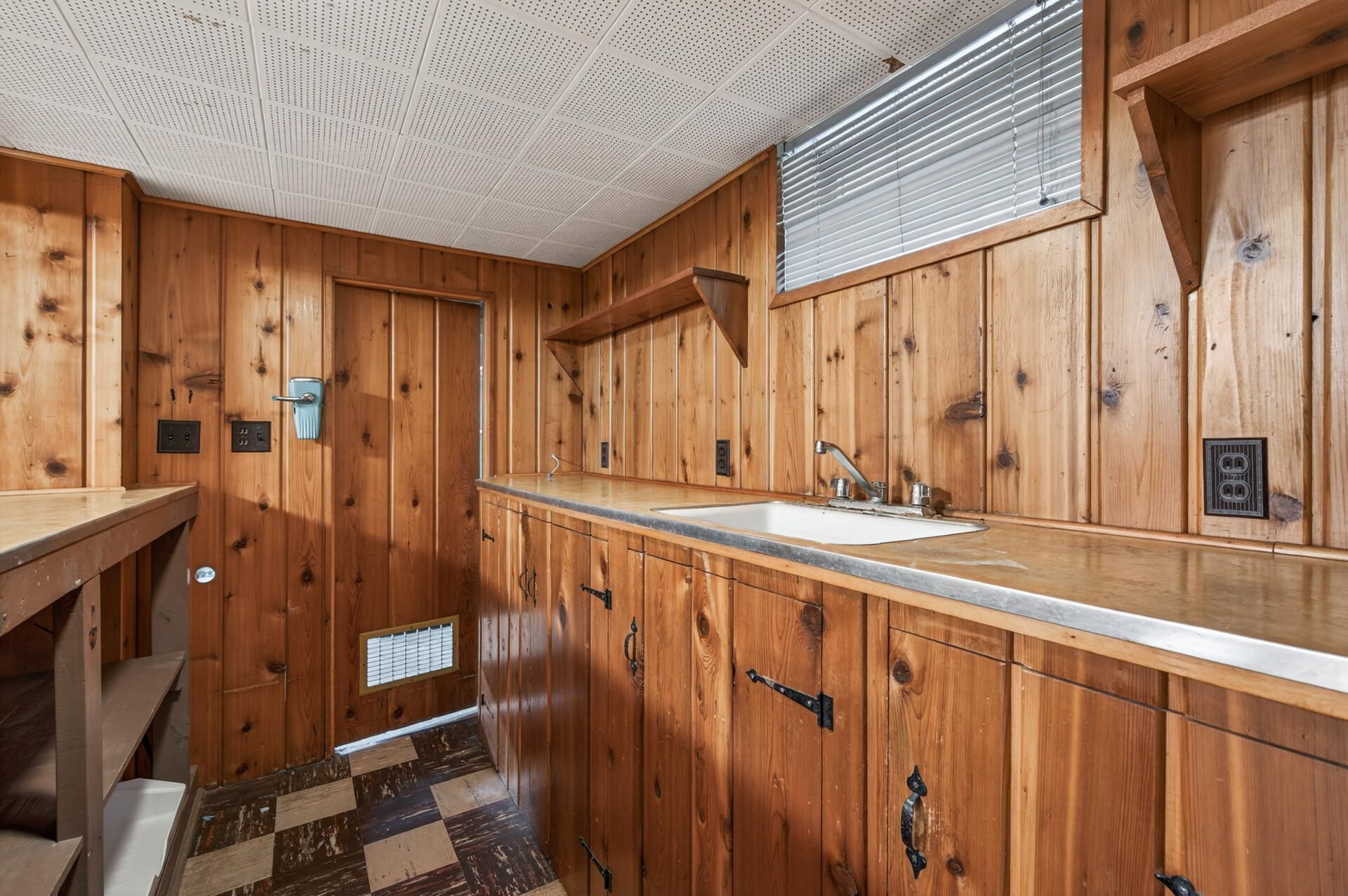 Get ready to make fun memories at this groovy wet bar!