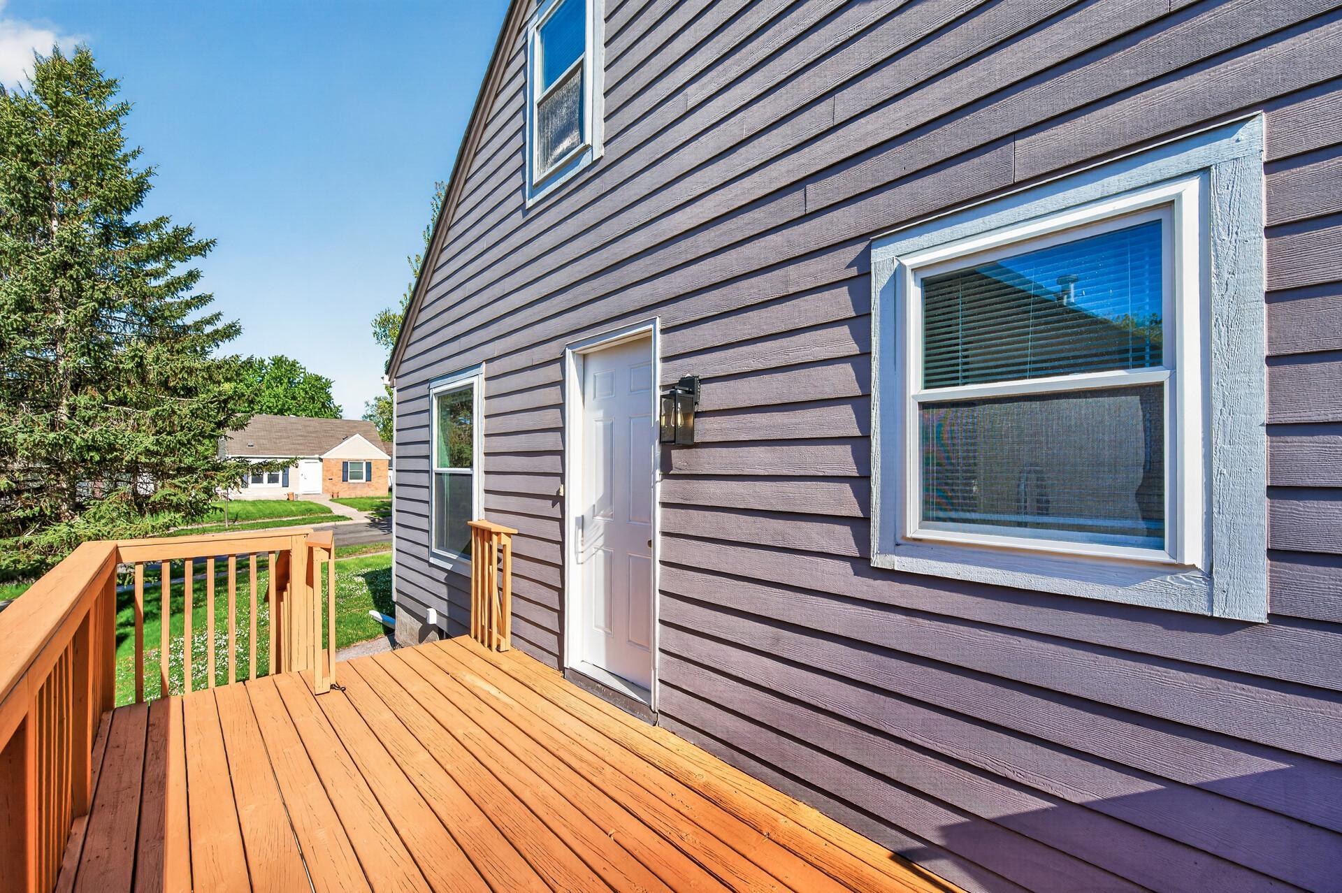 Sizable side deck!