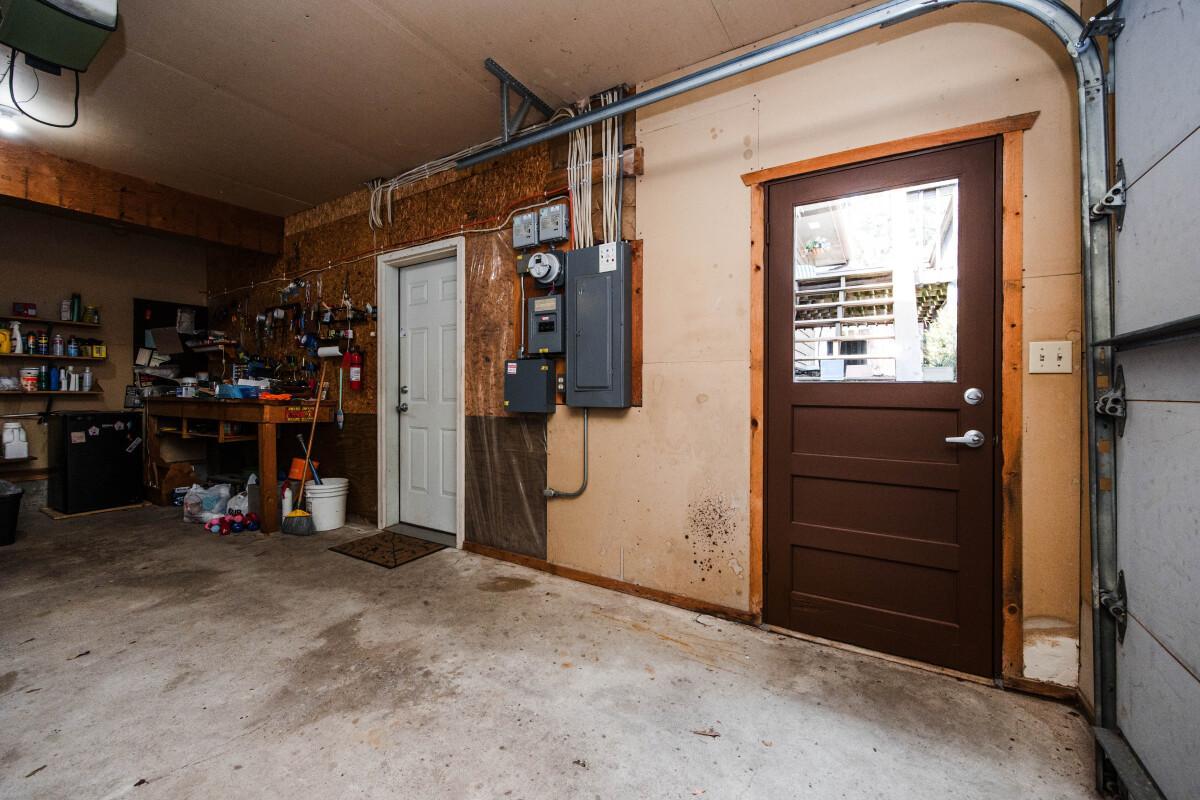 Attached Garage