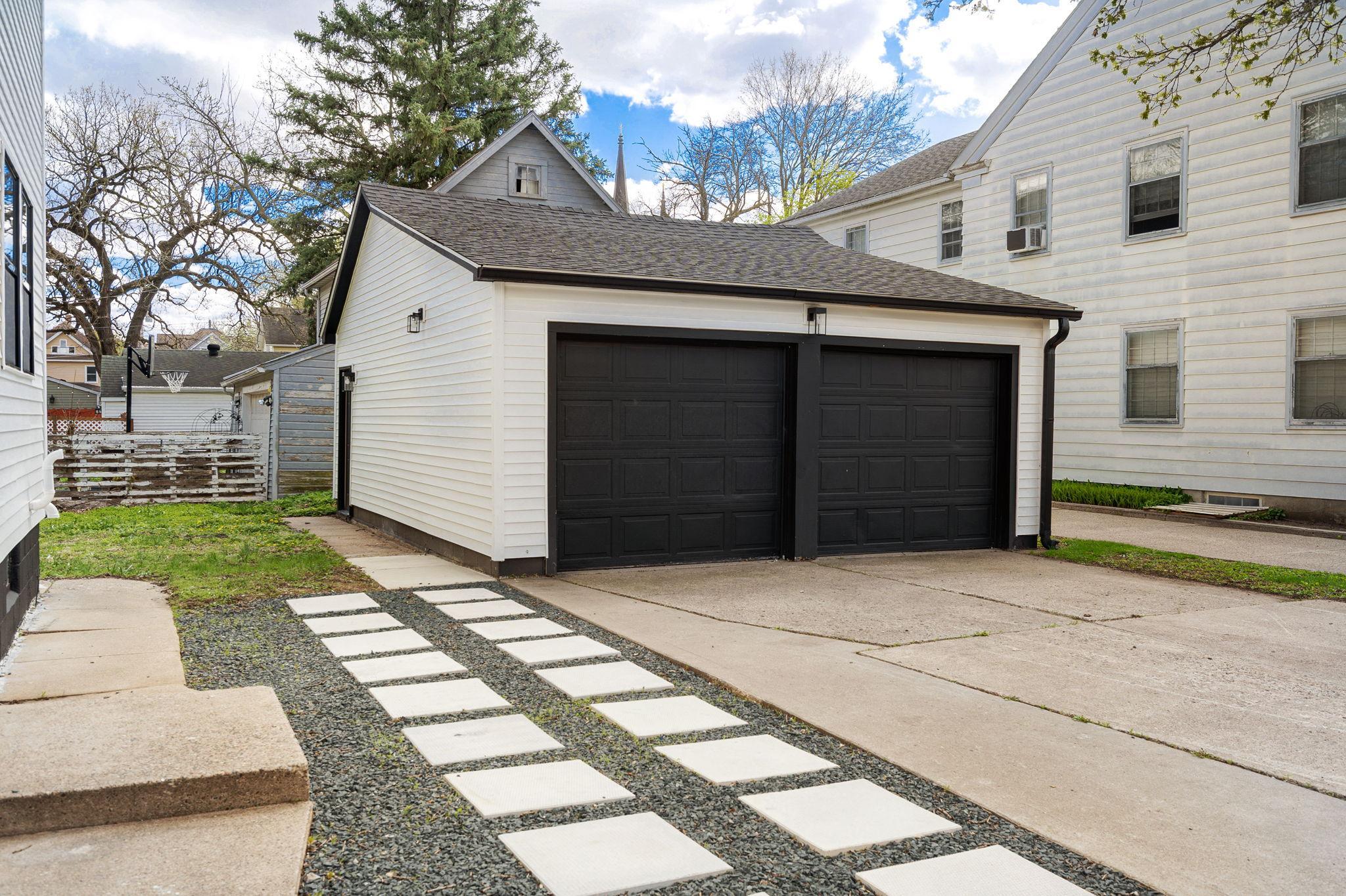 6-web-or-mls-611-3rd-st-nw.jpg