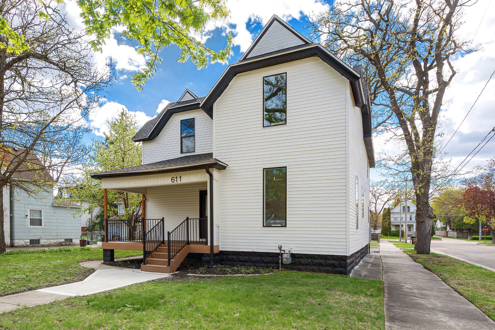 5-web-or-mls-611-3rd-st-nw.jpg