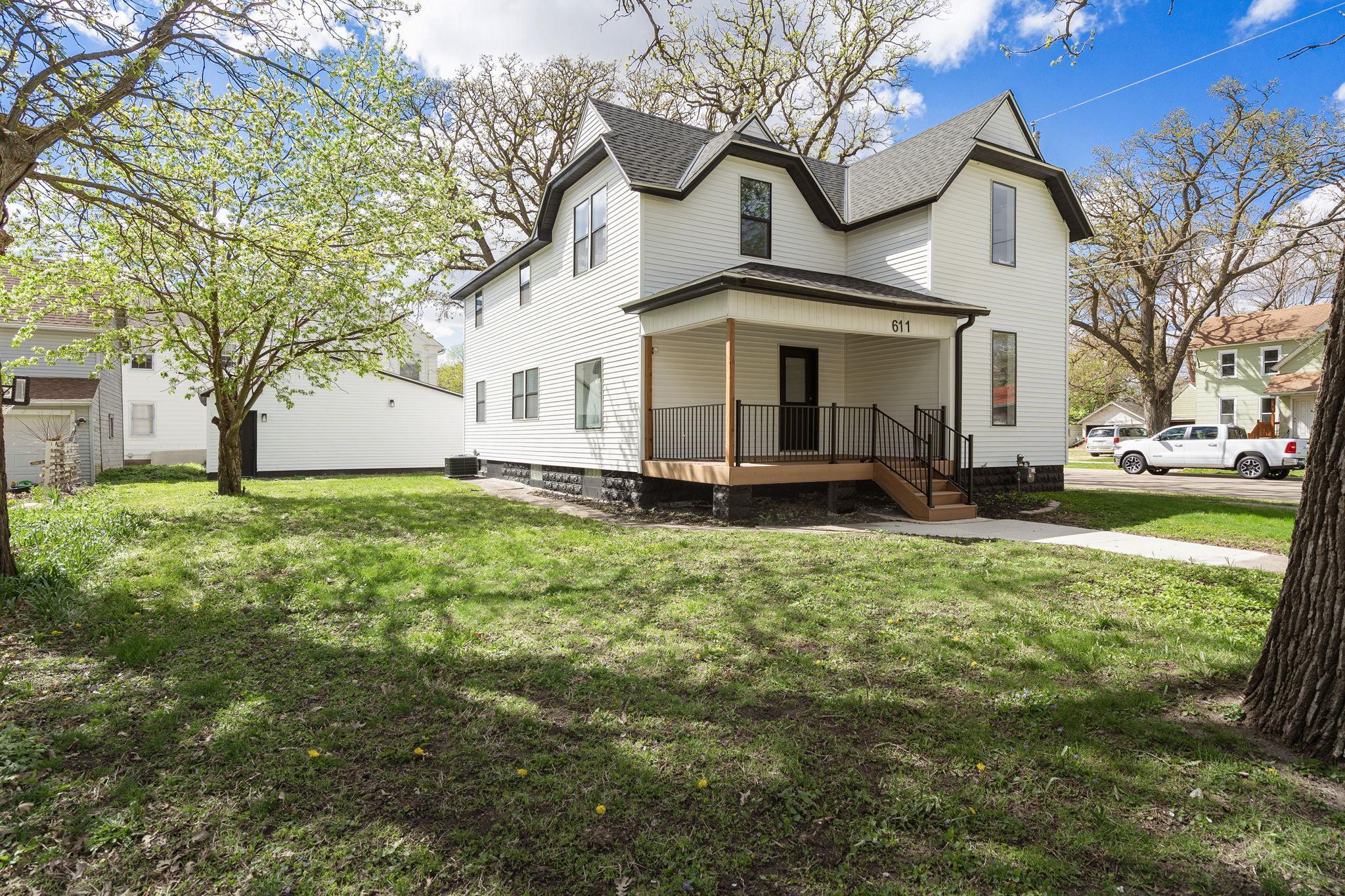 2-web-or-mls-611-3rd-st-nw.jpg