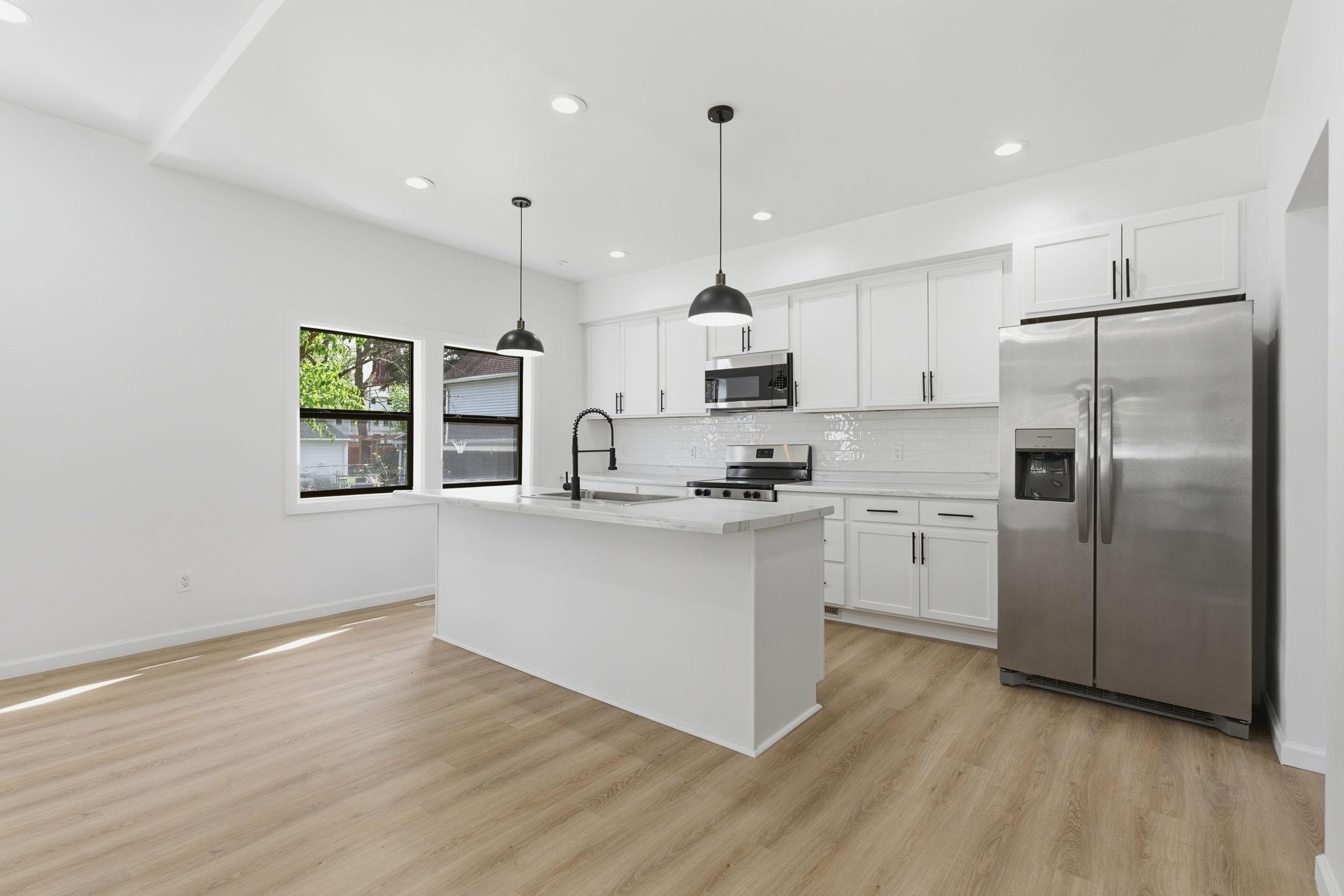 13-web-or-mls-611-3rd-st-nw.jpg
