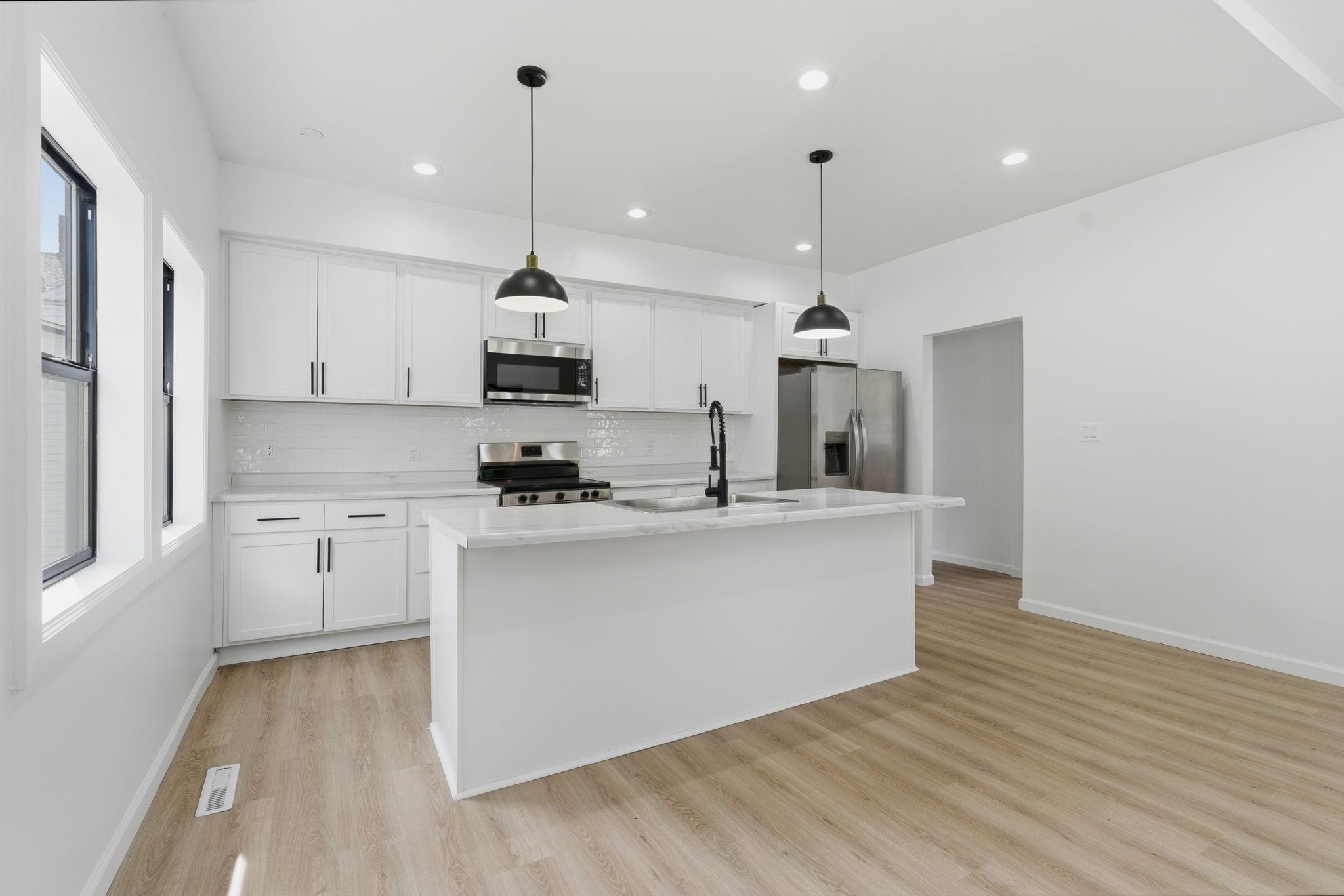 17-web-or-mls-611-3rd-st-nw.jpg