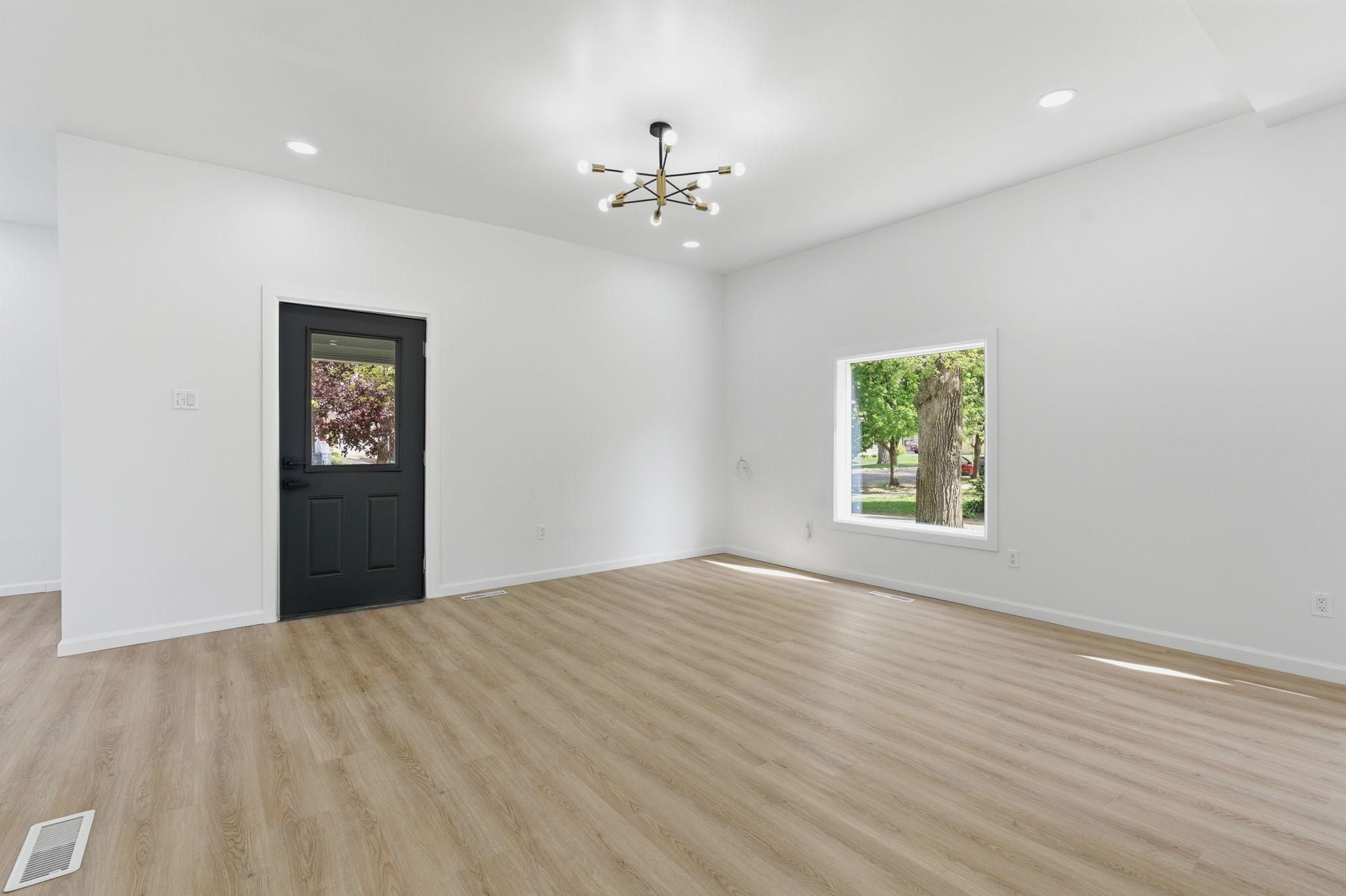 14-web-or-mls-611-3rd-st-nw.jpg