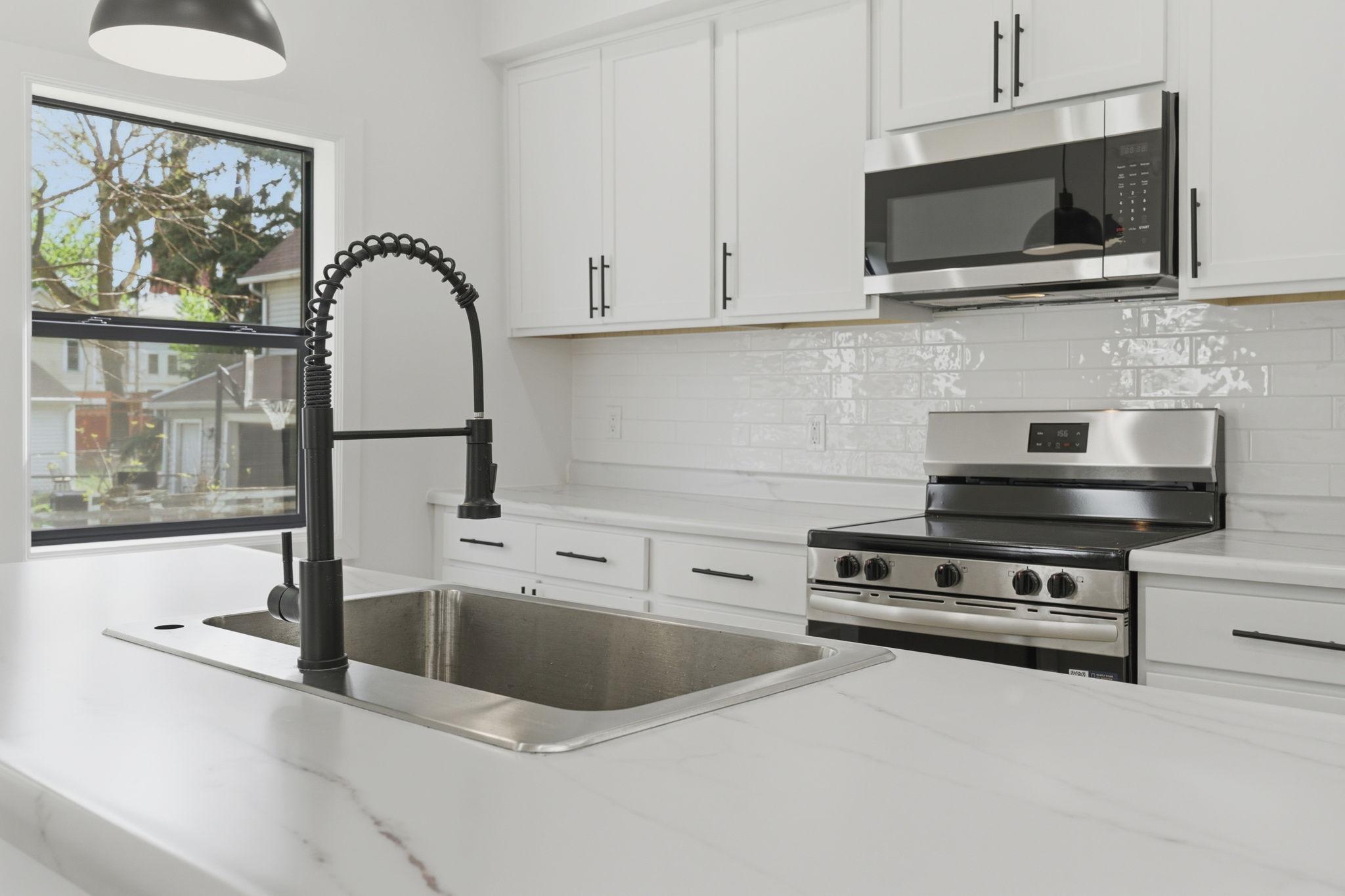 20-web-or-mls-611-3rd-st-nw.jpg