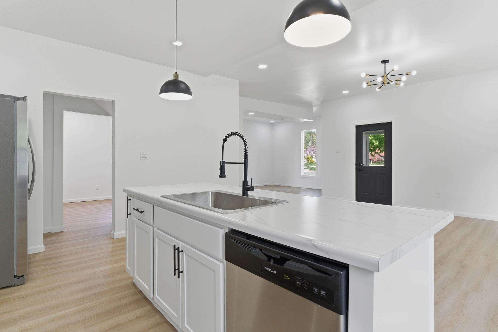 25-web-or-mls-611-3rd-st-nw.jpg