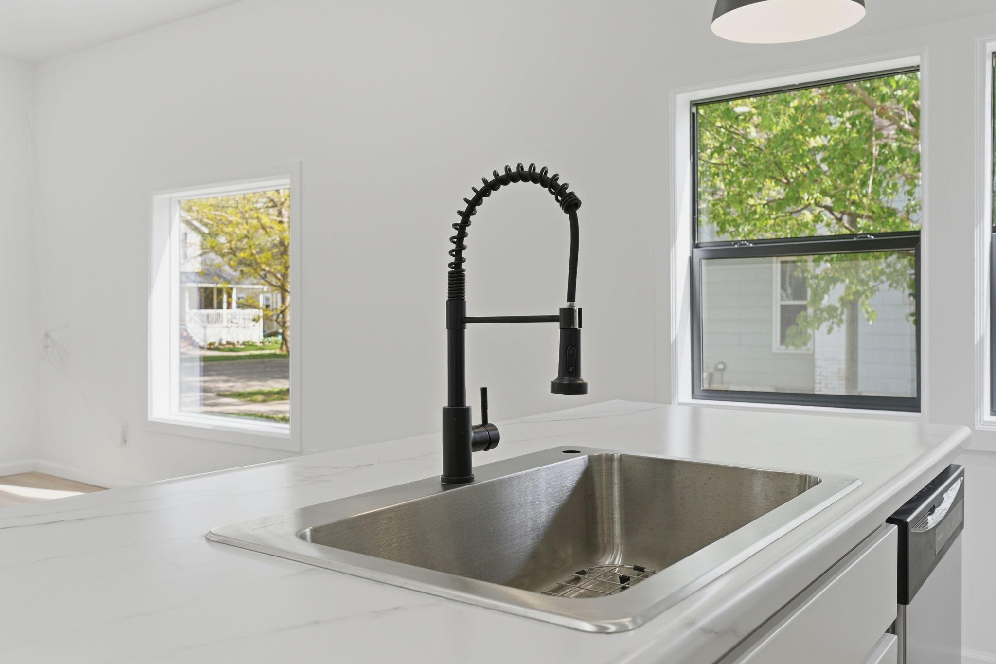 21-web-or-mls-611-3rd-st-nw.jpg