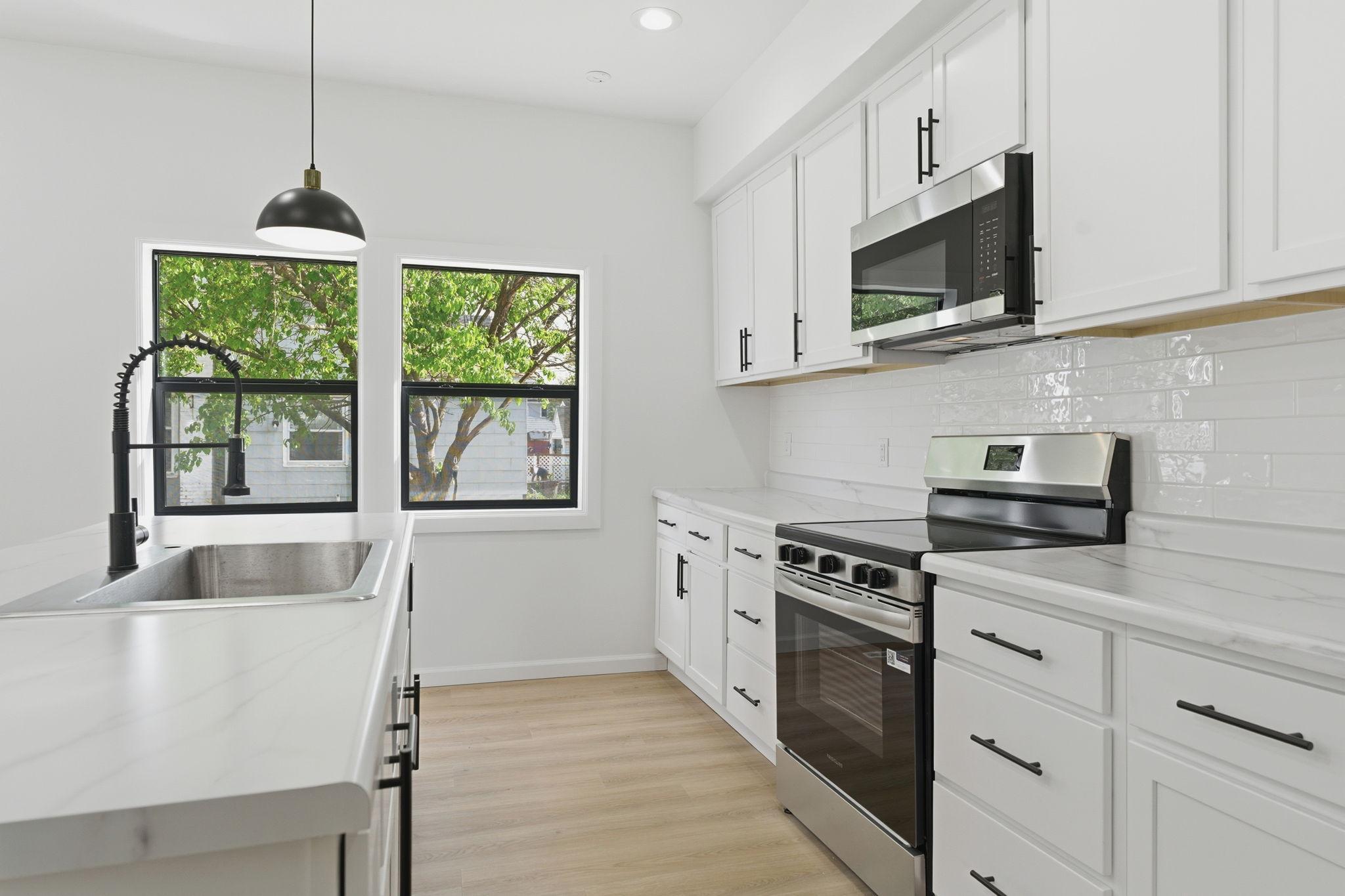 23-web-or-mls-611-3rd-st-nw.jpg