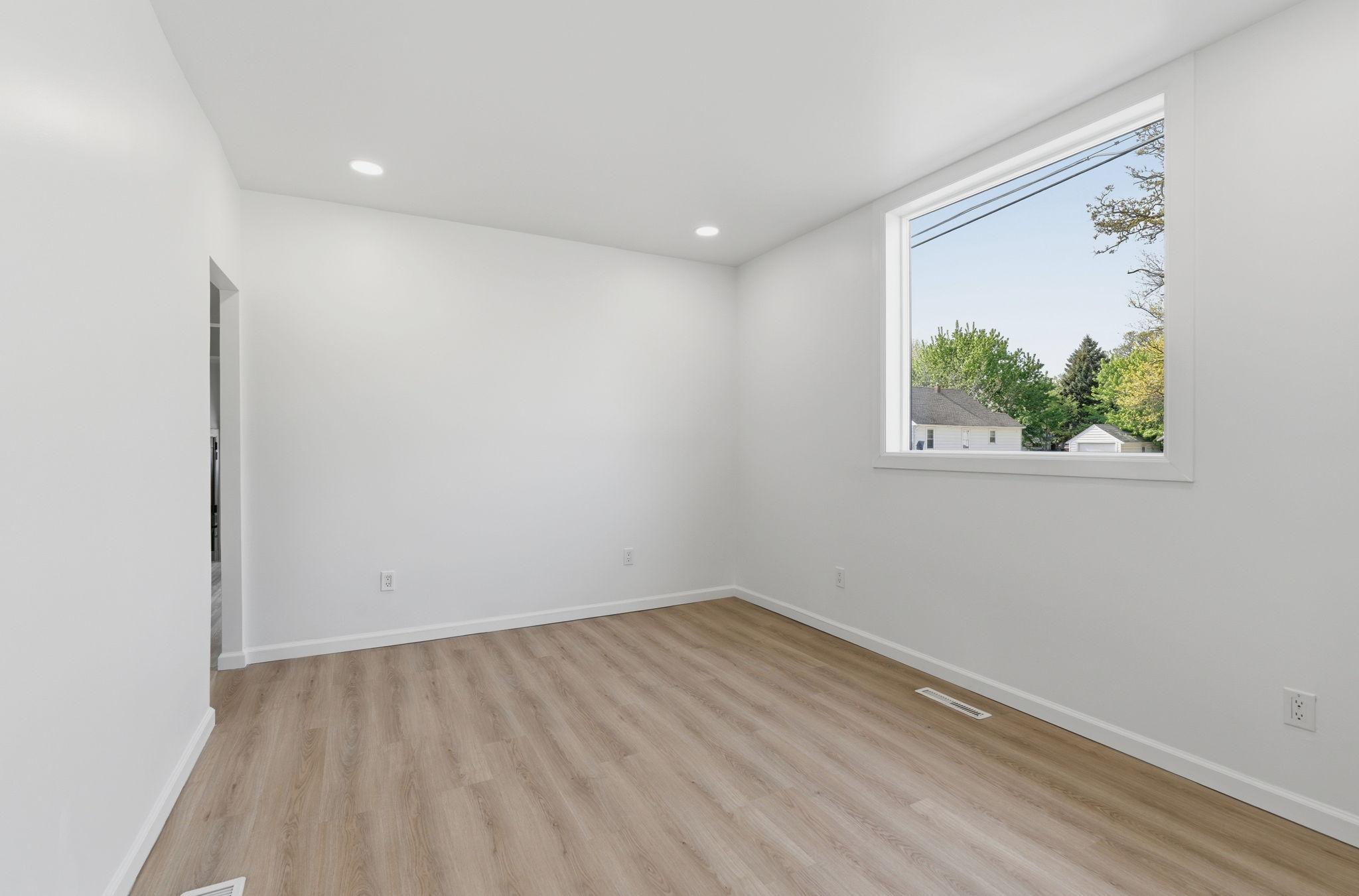 32-web-or-mls-611-3rd-st-nw.jpg