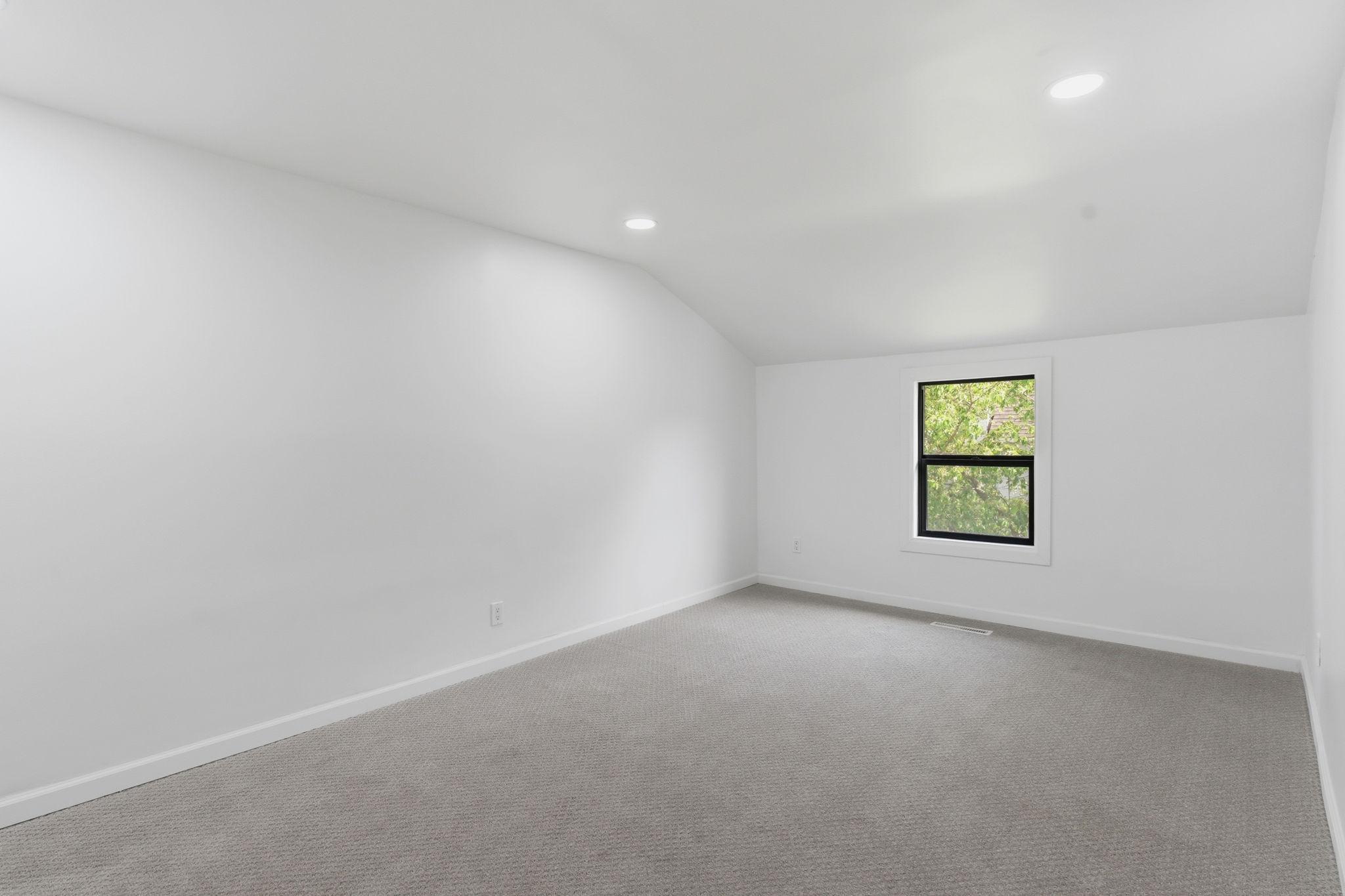 50-web-or-mls-611-3rd-st-nw.jpg