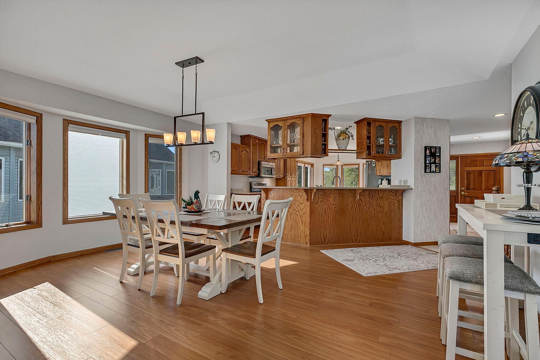 Dining & Kitchen