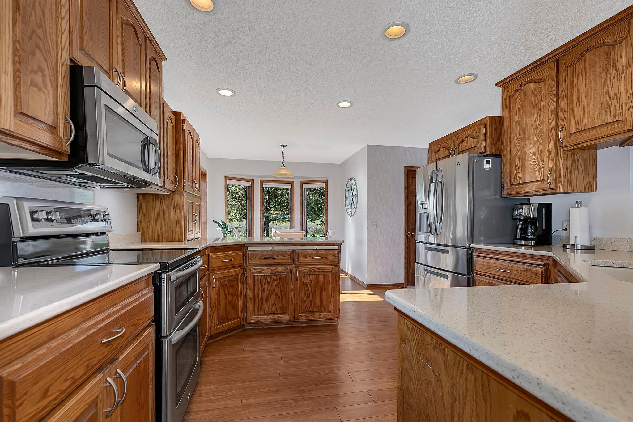 Kitchen - Granite & Cambria Ctps