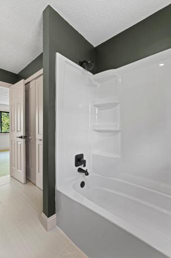 30-web-or-mls-1600 Roosevelt Dr-48.jpg