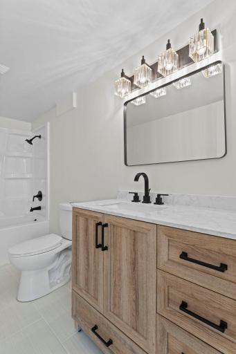 38-web-or-mls-1600 Roosevelt Dr-158.jpg