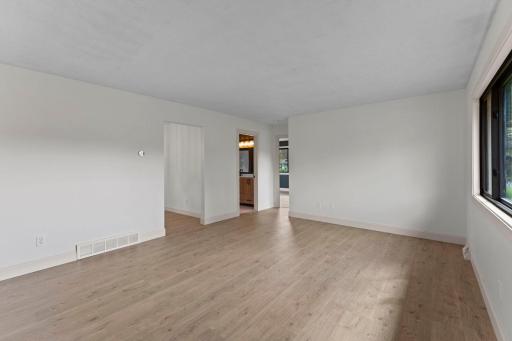 15-web-or-mls-1600 Roosevelt Dr-8.jpg