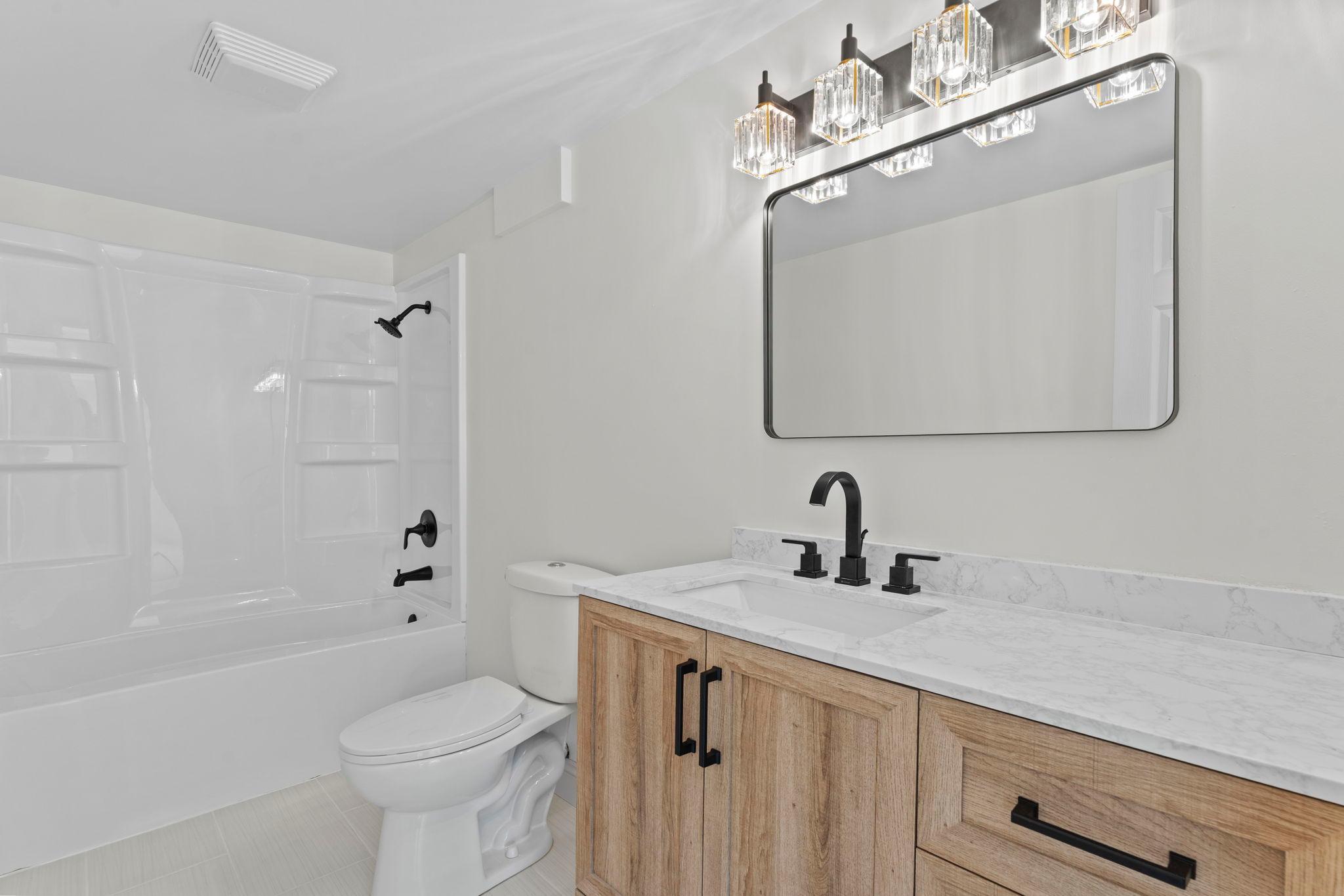 37-web-or-mls-1600 Roosevelt Dr-153.jpg
