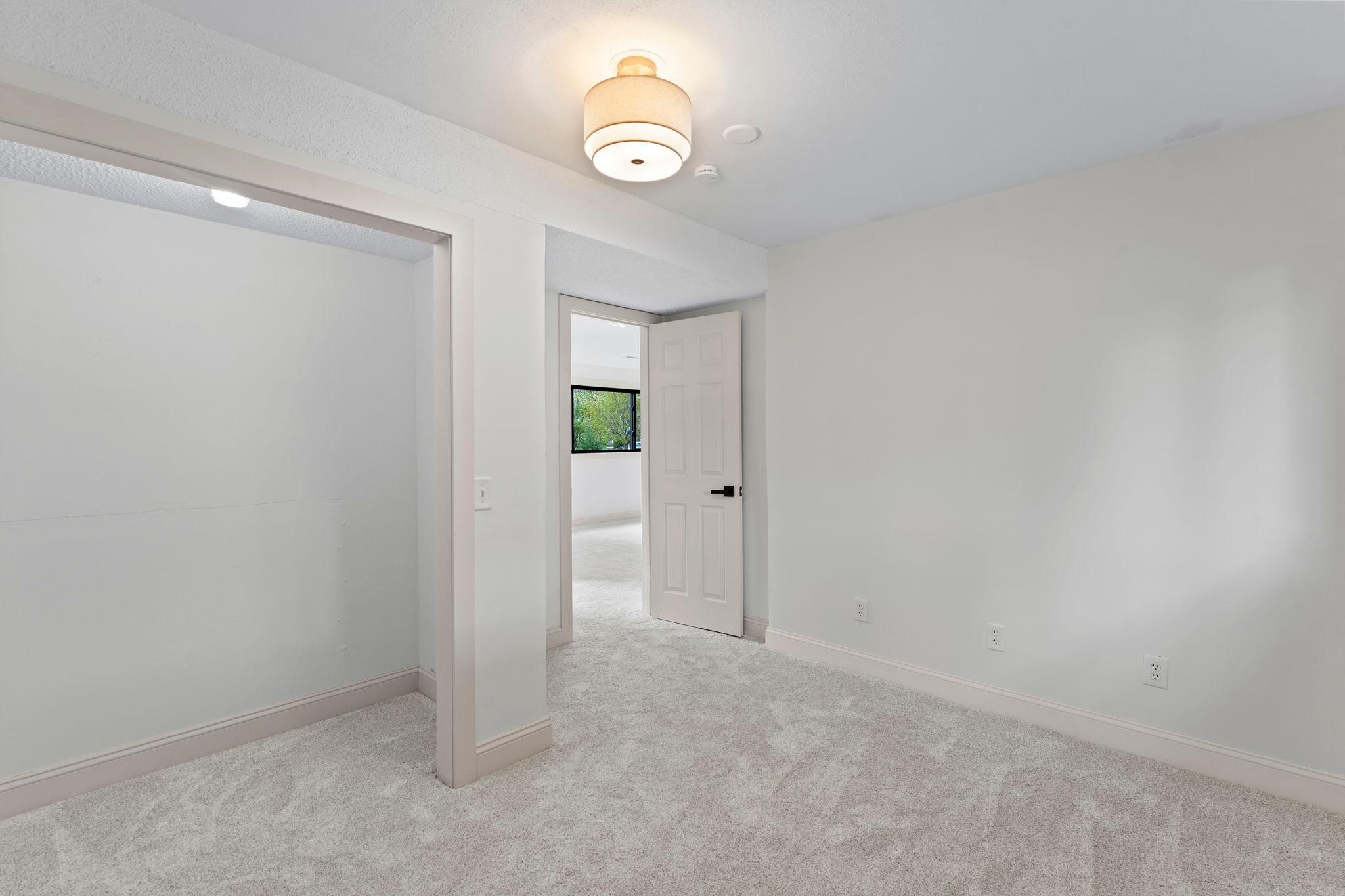 42-web-or-mls-1600 Roosevelt Dr-178.jpg