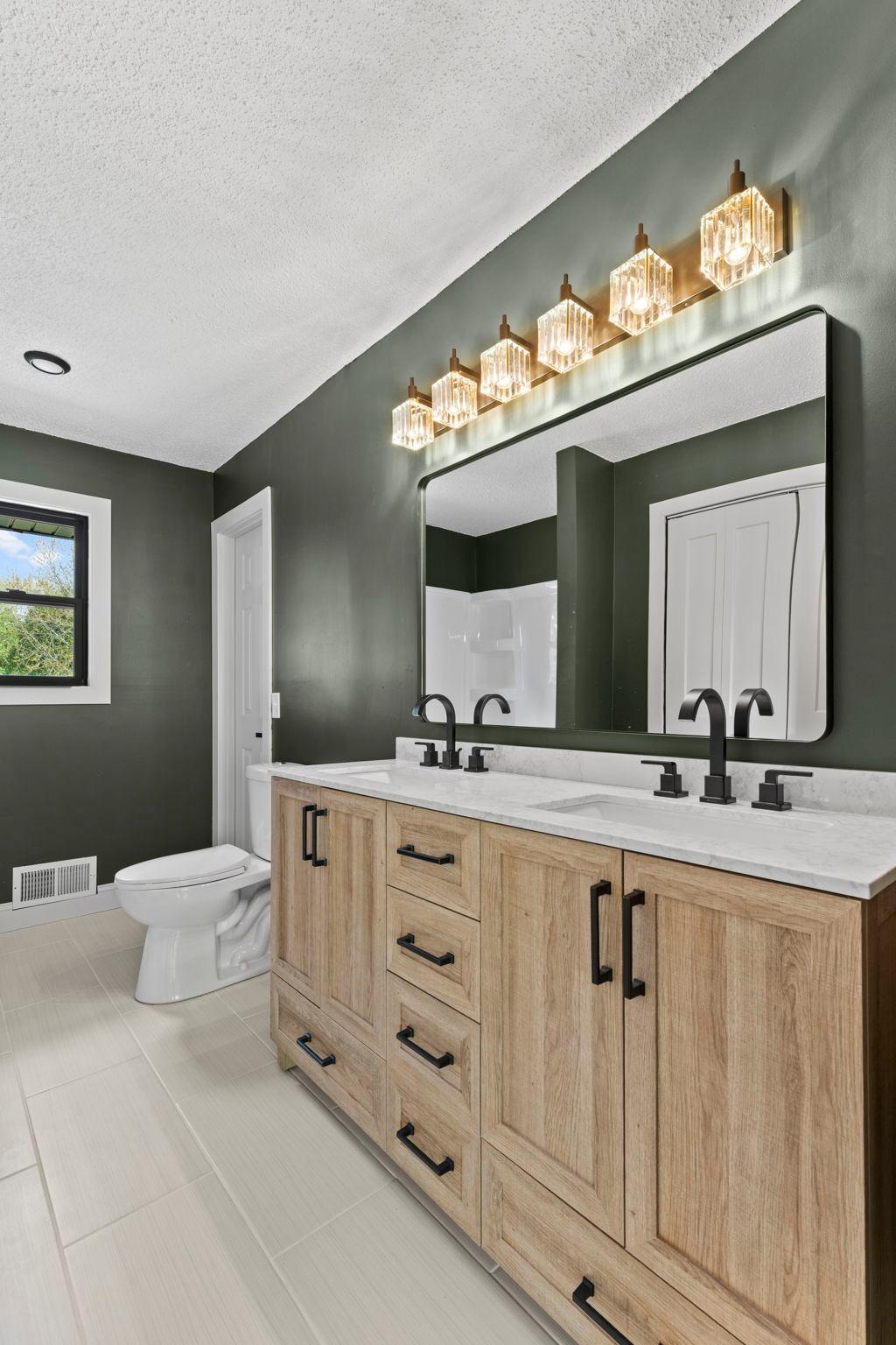 29-web-or-mls-1600 Roosevelt Dr-43.jpg