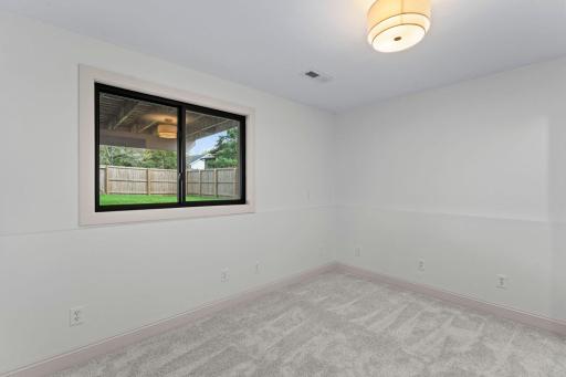 41-web-or-mls-1600 Roosevelt Dr-173.jpg