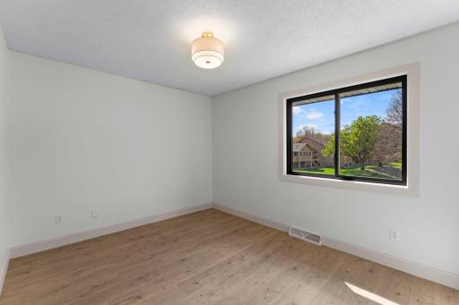 26-web-or-mls-1600 Roosevelt Dr-21.jpg