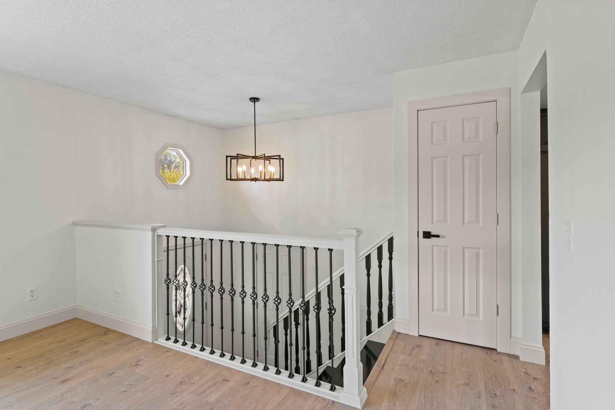 31-web-or-mls-1600 Roosevelt Dr-108.jpg