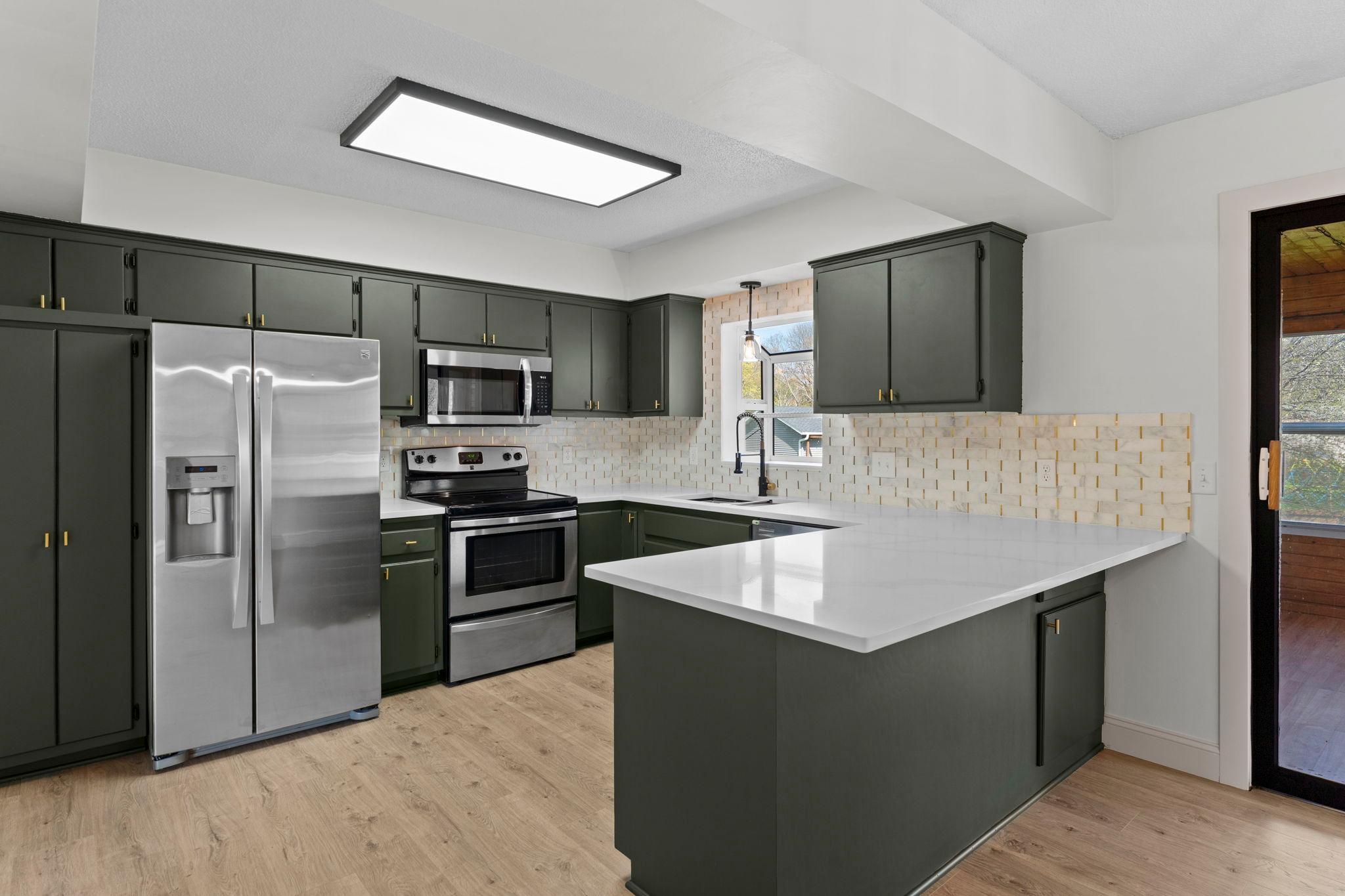 20-web-or-mls-1600 Roosevelt Dr-63.jpg