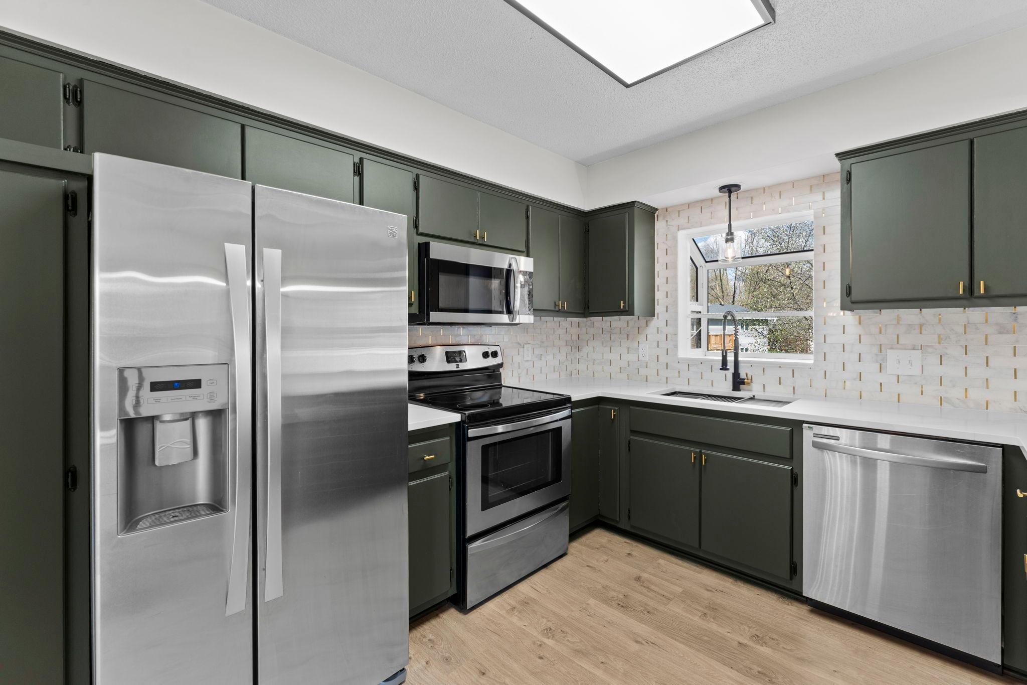 22-web-or-mls-1600 Roosevelt Dr-73.jpg