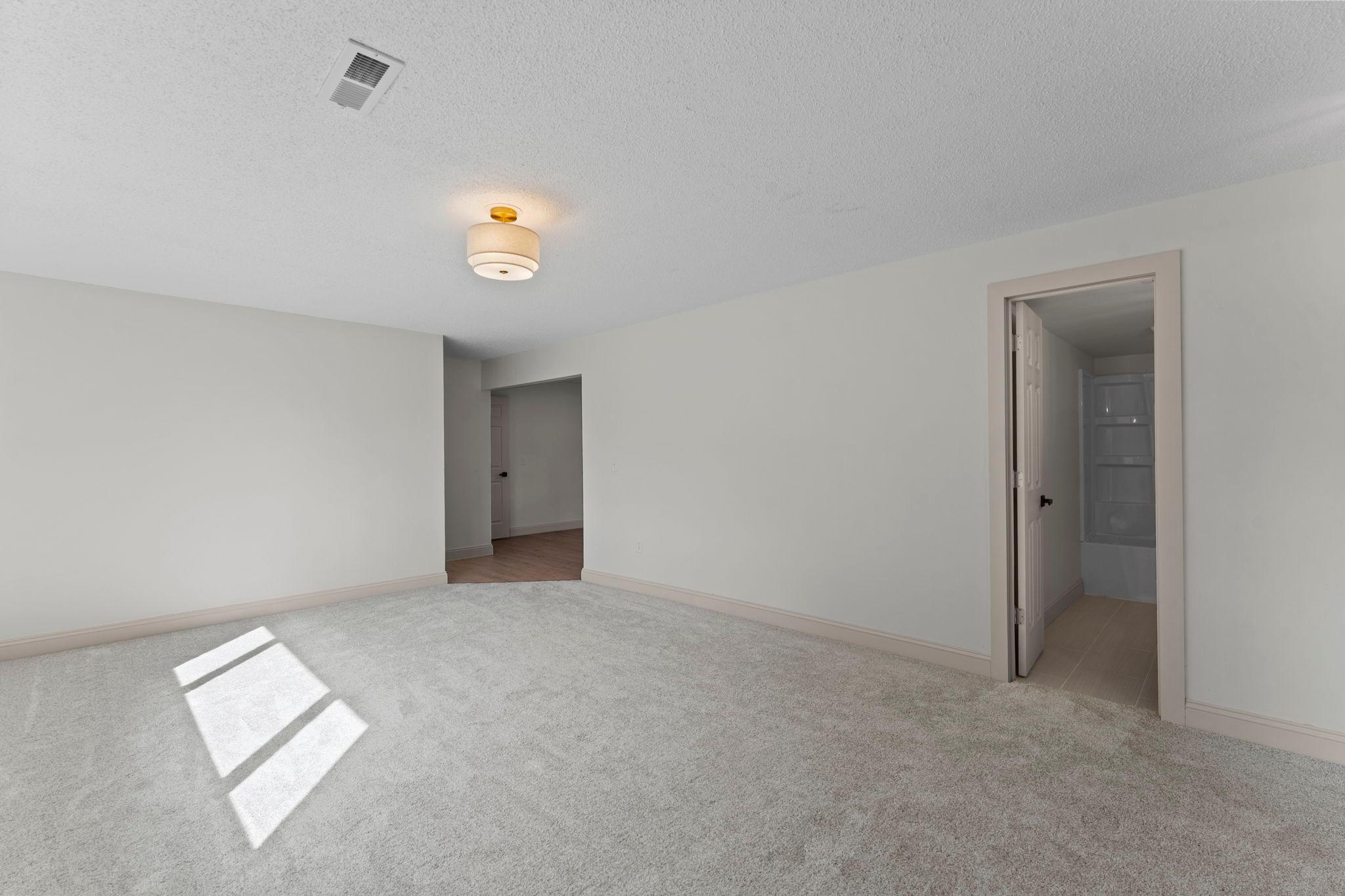 34-web-or-mls-1600 Roosevelt Dr-143.jpg
