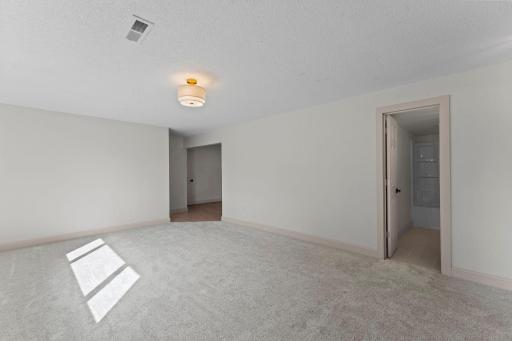 34-web-or-mls-1600 Roosevelt Dr-143.jpg