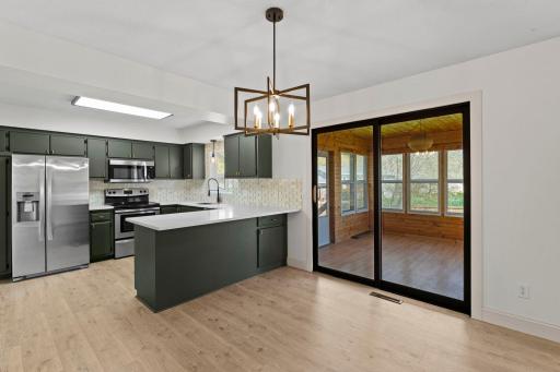 18-web-or-mls-1600 Roosevelt Dr-53.jpg