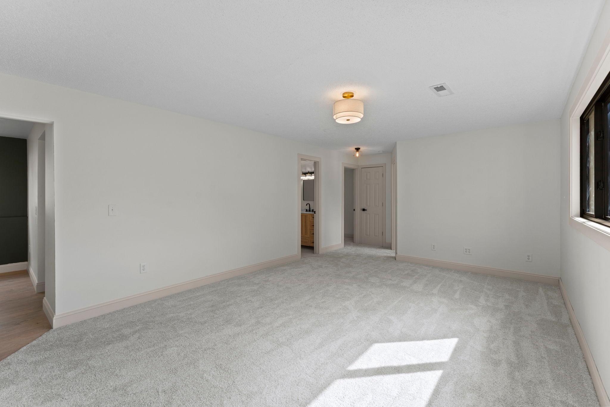 33-web-or-mls-1600 Roosevelt Dr-138.jpg