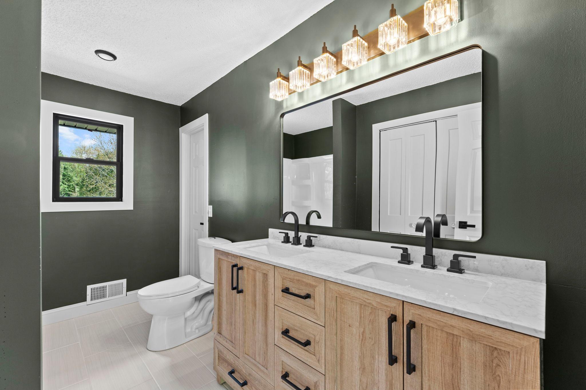 28-web-or-mls-1600 Roosevelt Dr-38.jpg