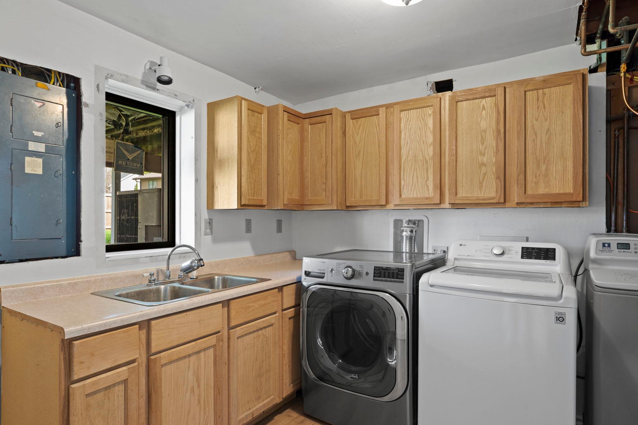 45-web-or-mls-1600 Roosevelt Dr-128.jpg