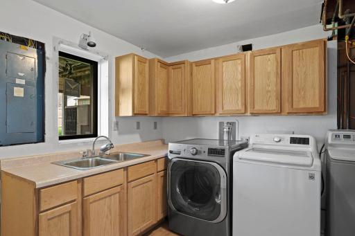 45-web-or-mls-1600 Roosevelt Dr-128.jpg
