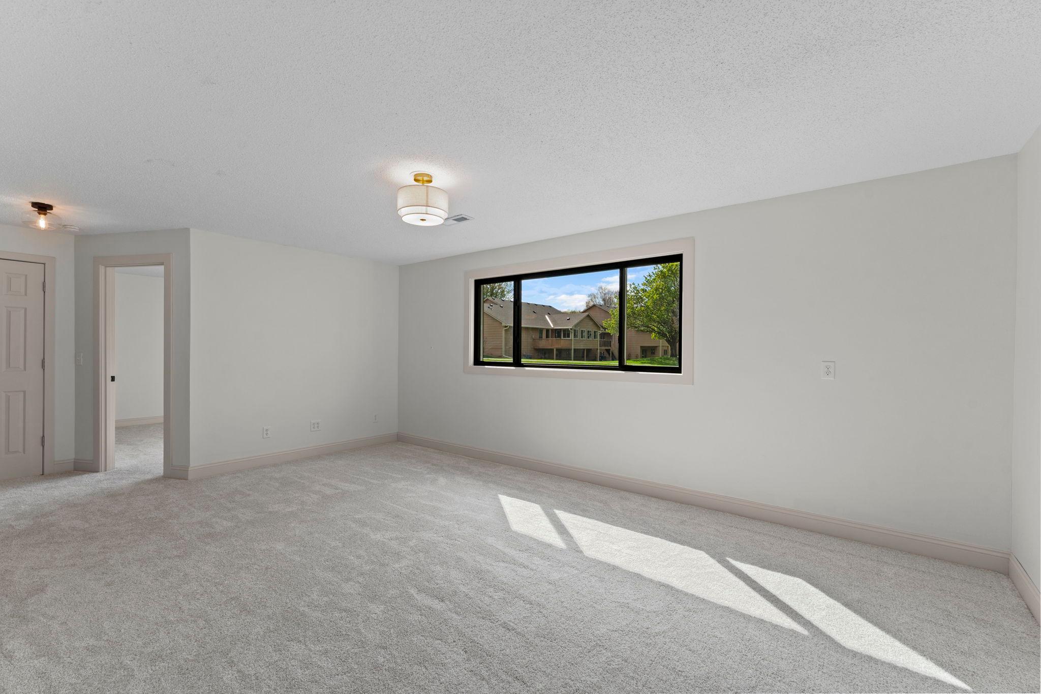 36-web-or-mls-1600 Roosevelt Dr-133.jpg